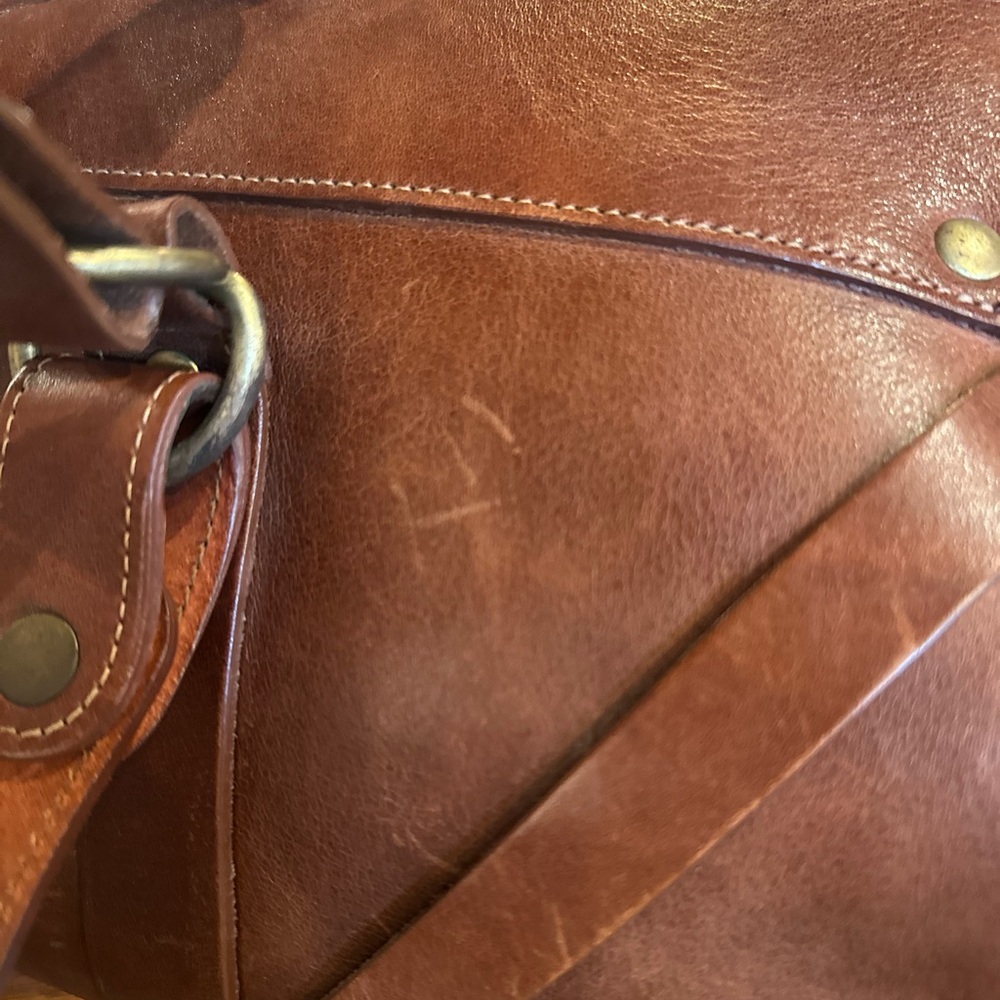 Vintage-Style Brown Leather Travel Duffel with Brass Hardware - Picture 5 of 9